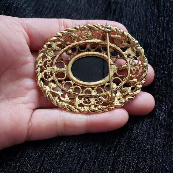 Vintage Large Oval Gold Tone Black Rhinestone Filigree Pin Brooch - Picture 4 of 6